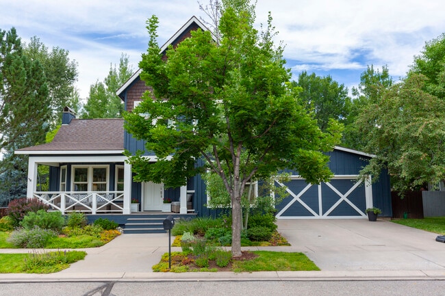 Building Photo - 405 Meadow Ct