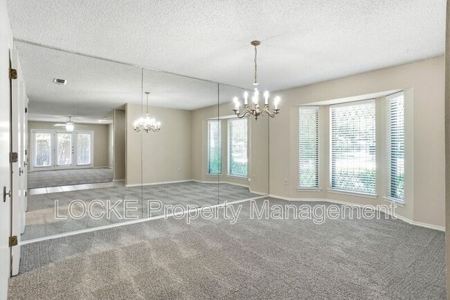 Photo - 4917 Ledgestone Dr