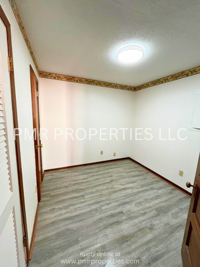 400 E Coolbaugh St Unit 205