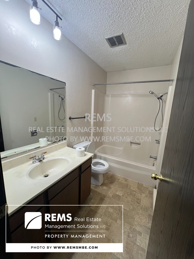 Photo - 1400-1406 Tuttle St