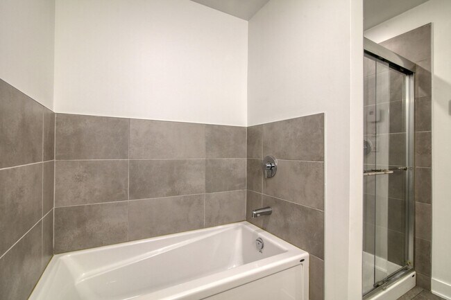 Photo - 9675 Av. Papineau Unit 403