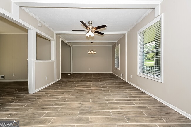 Photo - 410 Burke Cir