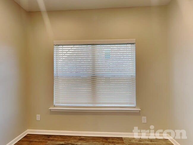 Photo - 143 Edgefield Ct