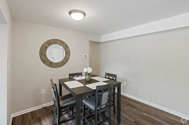 2BR, 1BA - 833SF - Dining Room