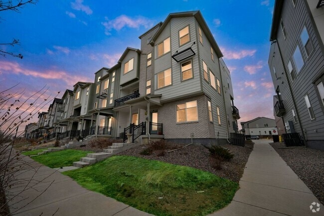 Building Photo - Spacious 4BR Roofdeck Townhome in Broomfield