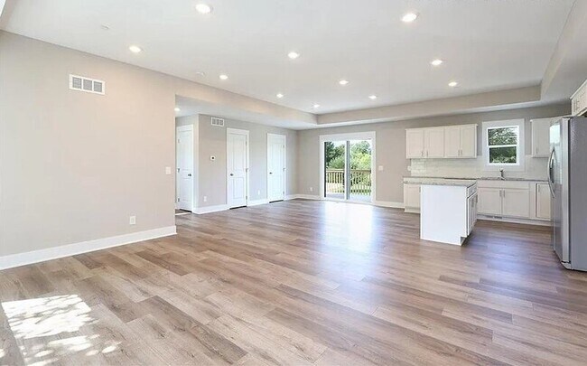Photo - 301 SE 11th St
