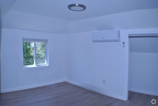 Building Photo - 2 Portina Rd Unit #1 Rental