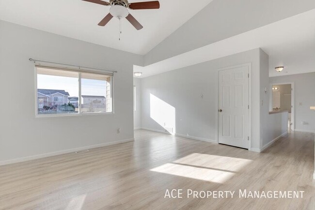 Photo - 240 Grandeur Ln