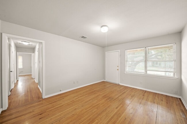 Photo - 3301 Earl St