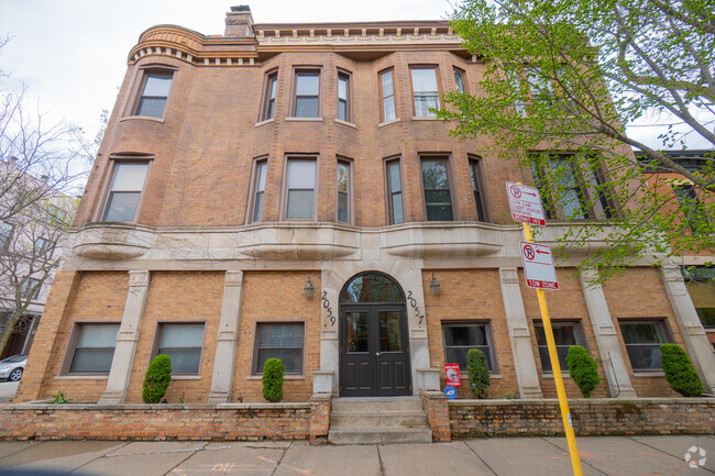 Building Photo - 2057 N Seminary Ave Unit 1B Rental