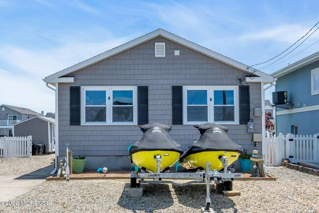 Building Photo - 53 E Coral Dr