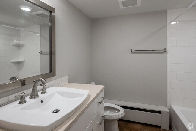 1 BR, 1 BA - 760 SF - Bath - Parkview Towers