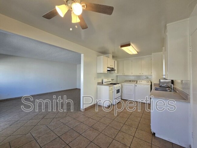 Photo - 2619 Mathews Ave Unidad #B