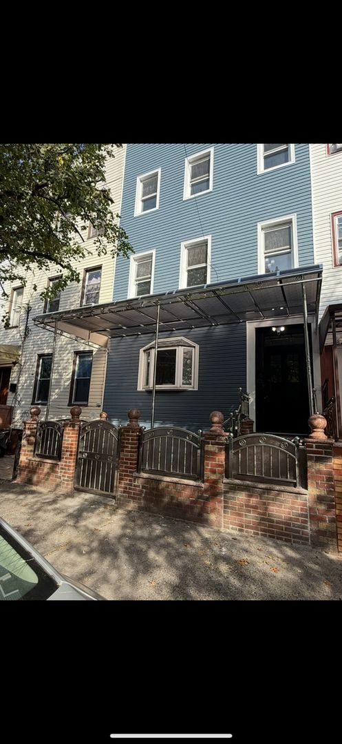 Photo - 189 Sheridan Ave