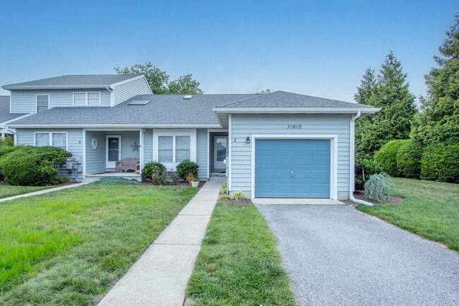 Building Photo - For Rent – Beautifully Updated Townhome in Gull Point a Waterfront Community
