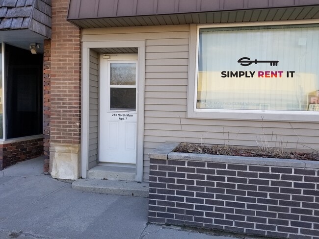 Photo - 1 Bedroom Downtown Roland, Private Entrance