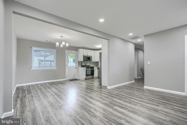 Photo - 4722 Raspe Ave