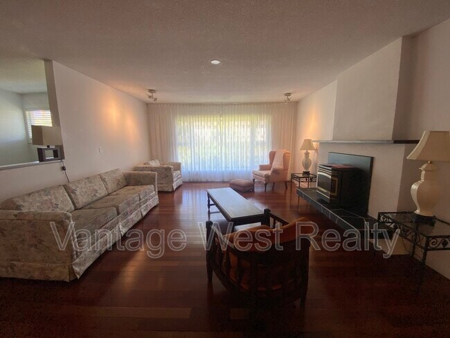 907-A Sutherland Ave