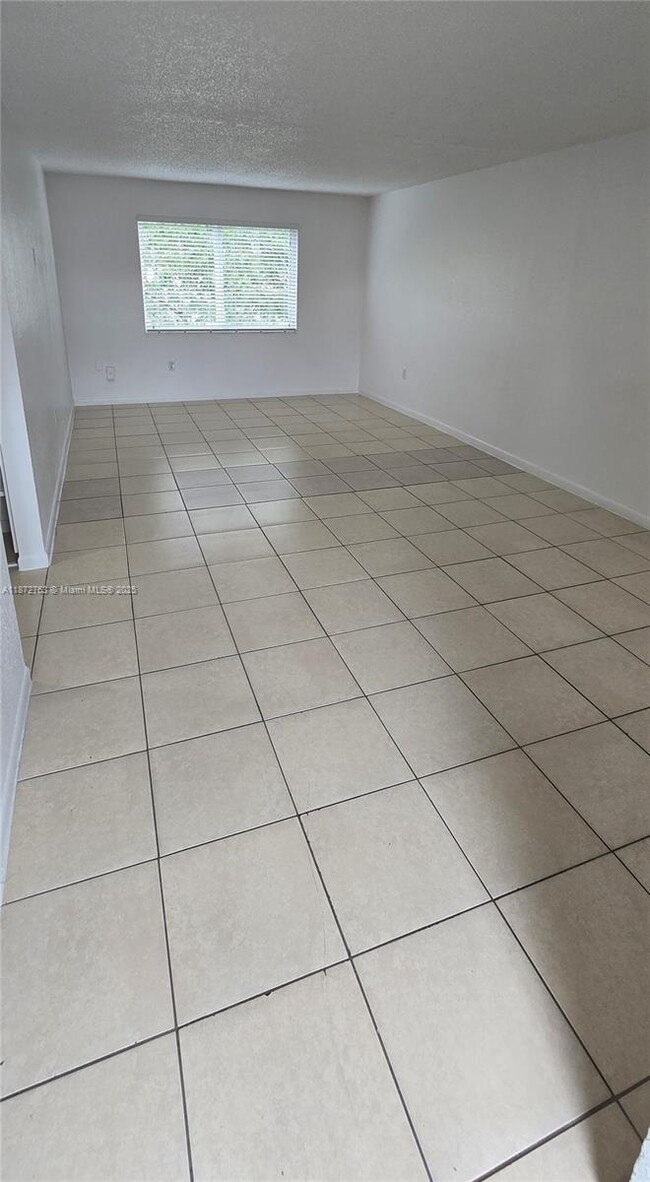 Building Photo - 10900 SW 196th St Unit 321 Rental