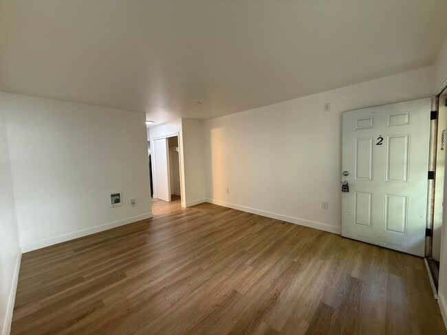 Building Photo - 1218 W Tenth Ave Unit #2 Rental