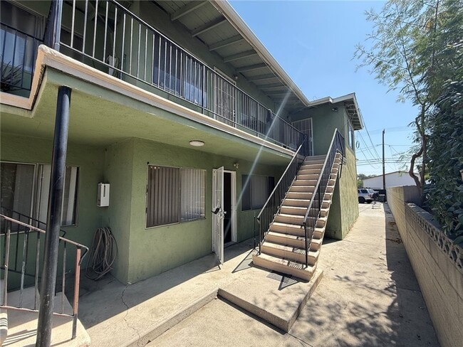 Building Photo - 414 N San Gabriel Ave Unit 2