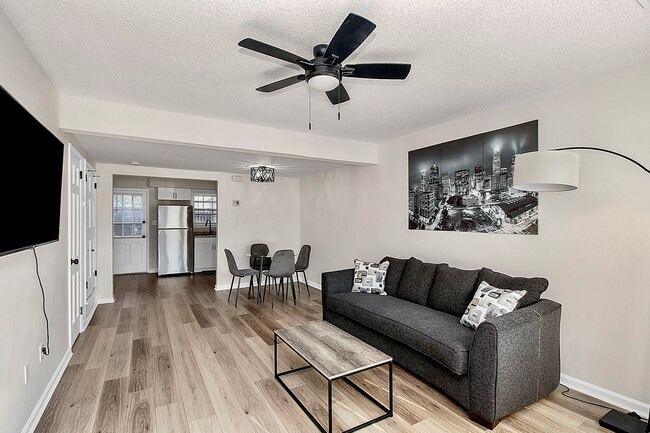 Sala de estar #1 - 6314 Old Pineville Rd Unidad B