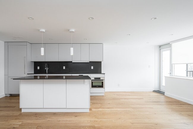 Building Photo - 4 Overland Drive Unit 203