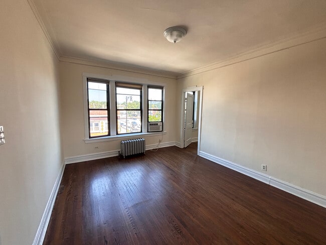 Building Photo - 2640 N Milwaukee Ave Rental