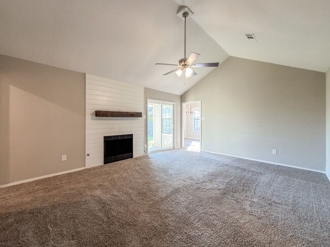 Photo - 700 Cedar Ln