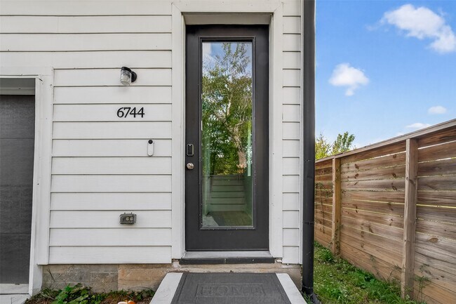 Photo - 6744 Del Rio St