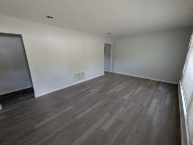 Photo - 11913 Bridgevale Ave Casa