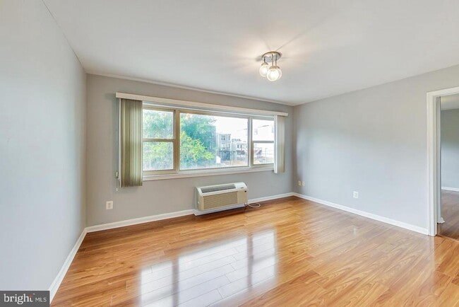 Photo - 604 Longfellow St NW Unidad 303