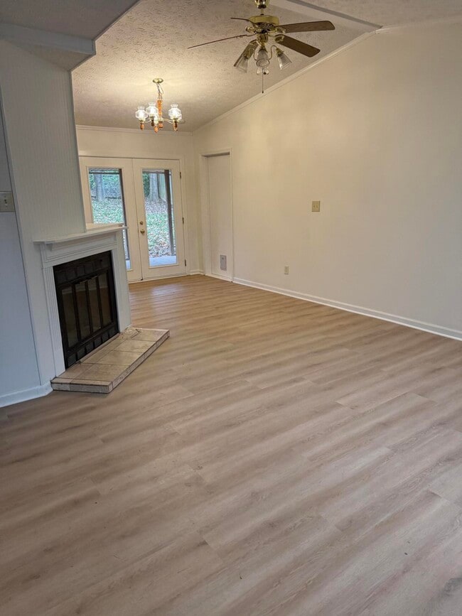 Photo - 107 Hillside Dr