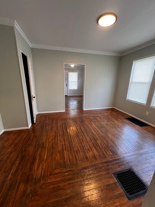 Dining/Office Space - 4414 Ivanhoe Ave Unit 1