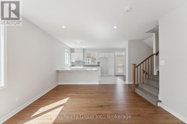 Photo - 309 Falsetto St