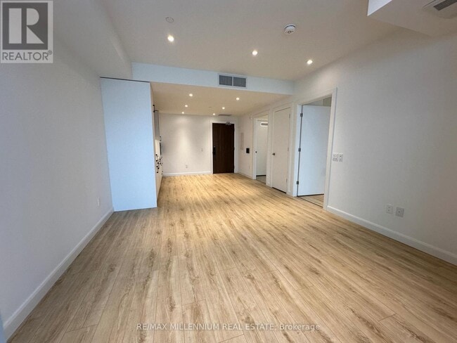 Photo - 741 King St W Unité 1006