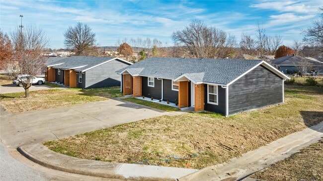 303 Trailside Ter
