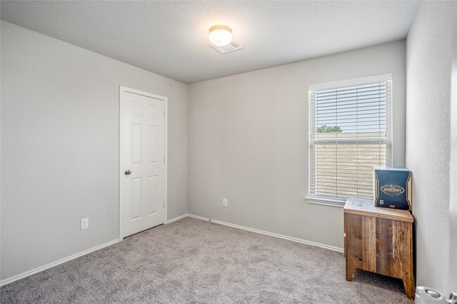 Photo - 210 Bellewood Mnr Dr