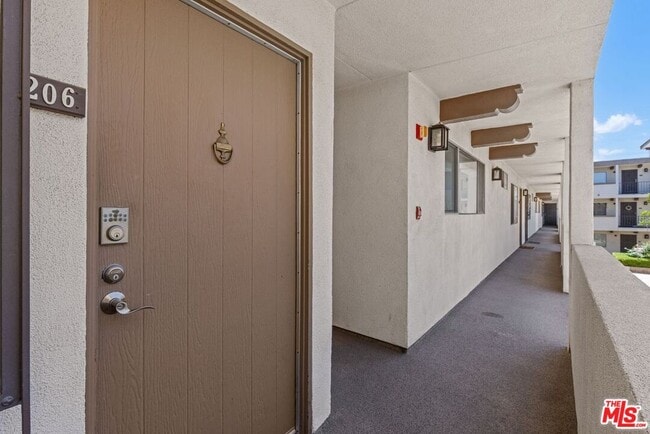Photo - 12801 Moorpark St Unit 206
