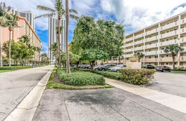 Photo - 220 Kings Point Dr Unit 106