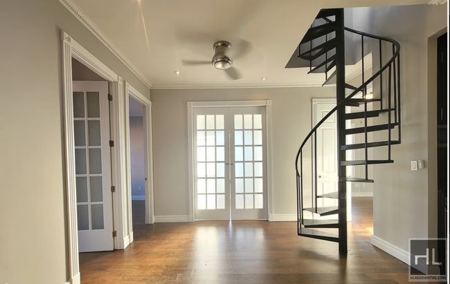 Photo - E 3RD ST. Unidad 5B