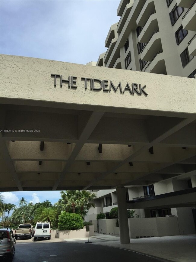 Building Photo - 201 Crandon Blvd Unit 207 Rental