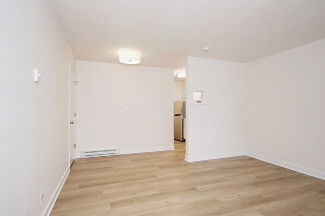 Building Photo - Student-Friendly 1BR Apartment Near The School of Data Science Unit Ivy Rd 2114 #10