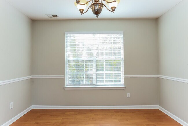 Photo - 5442 Beaver Lake Dr SW