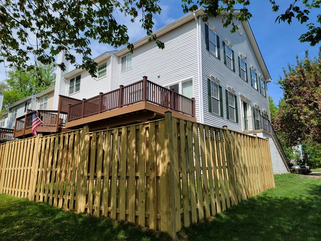 Side - 4614 Buckhorn Rdg