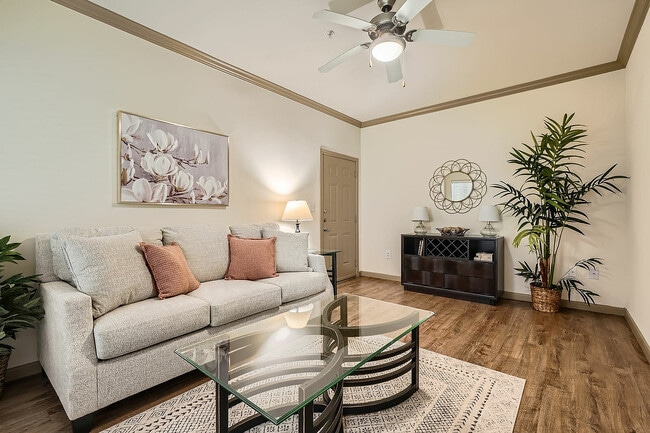 Eaglebrook Apartments Living Room 01