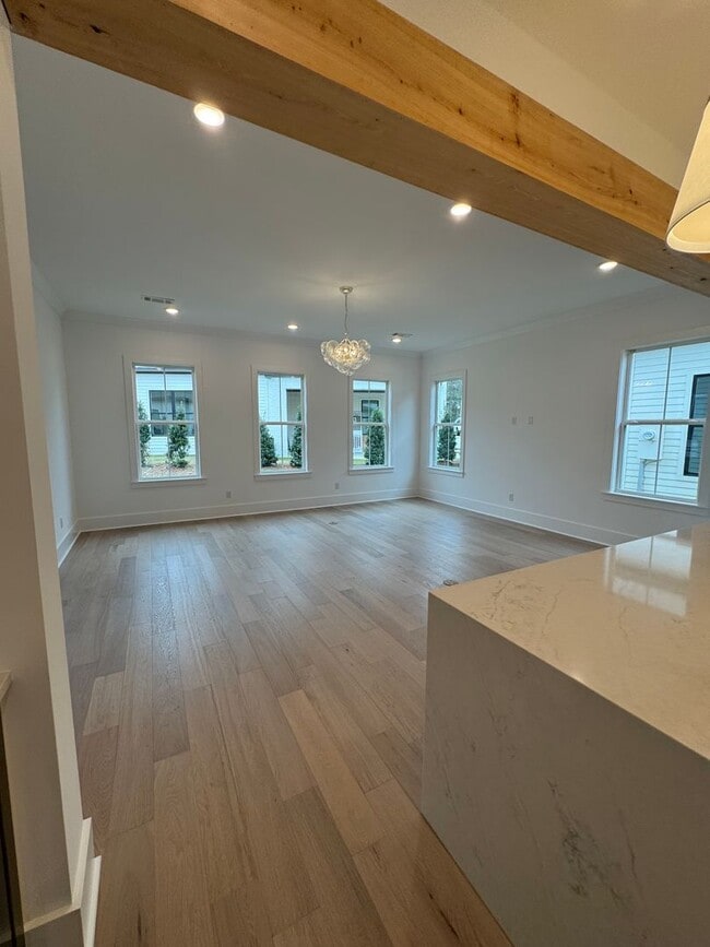 Photo - Belmont 1217