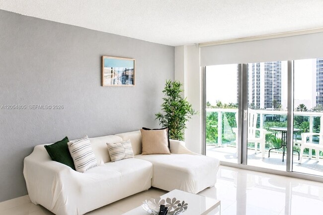 Photo - 19370 Collins Ave Unit 915