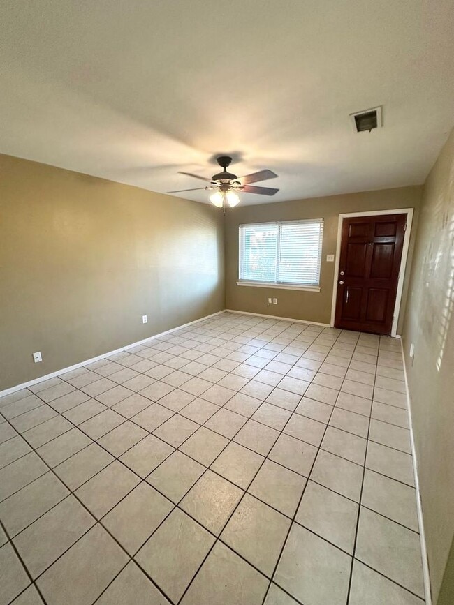 Photo - 3 Bed 1 Bath Ready to Rent!