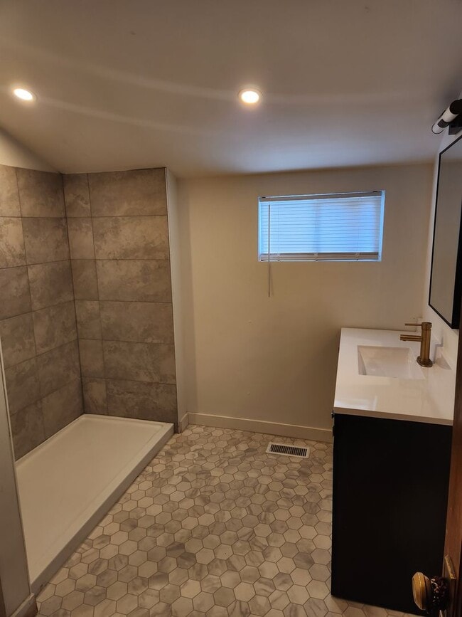 Photo - 524 N 50th St Unit 1